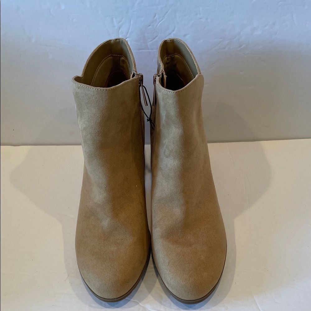 Anne Klein Tan Ankle Boots Heels 3”